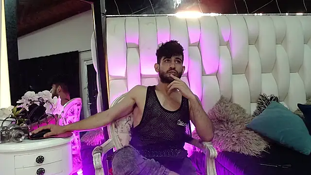 aaron jones 1 online show from April 15, 8:53 pm