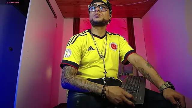 Nickk 21  online show from May 26, 5:42 pm