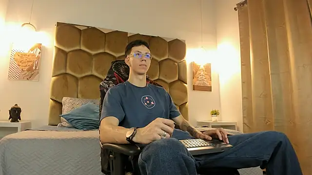 OliverThompsonJS online show from July 1, 5:52 am