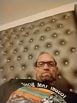 dickbishop77 online show from April 19, 11:31 am