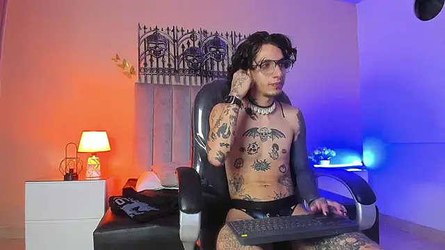 Vergil Noir  online show from May 24, 5:02 am