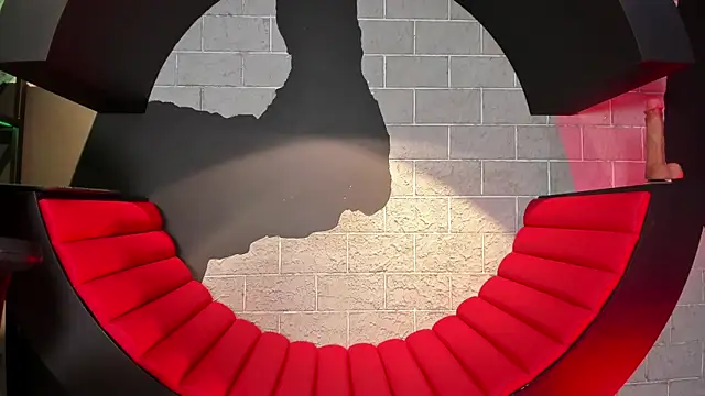 CrisGil online show from April 27, 9:31 pm