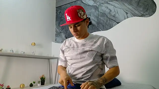 AndyHot   online show from May 1, 12:08 pm