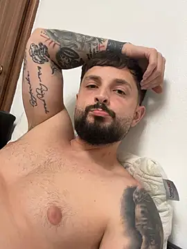 Damiannn33 online show from April 27, 9:09 pm