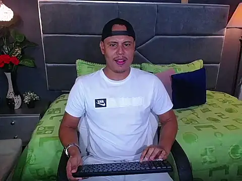 noah oliver1 online show from June 2, 1:28 am