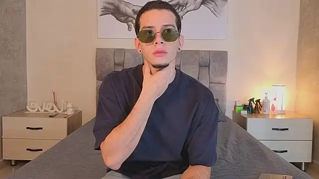 isaacblaze  online show from July 7, 3:39 am