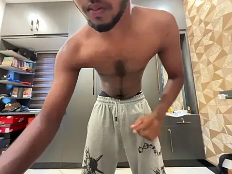 male18in online show from June 19, 8:09 am