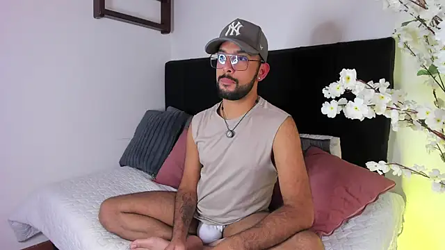 Paulo Dasilva  online show from June 1, 8:42 pm