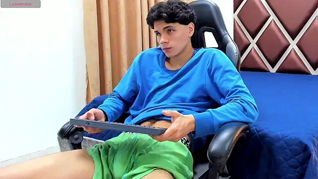 Ithan Hott online show from June 27, 3:42 am