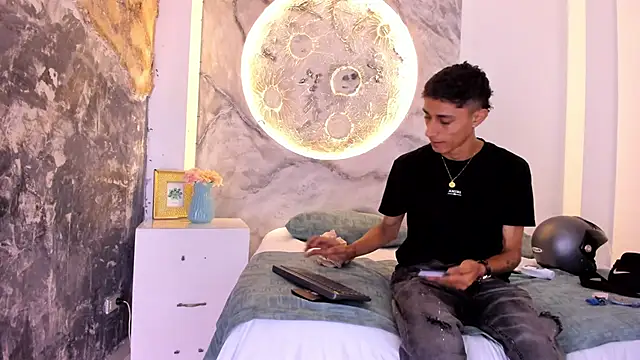 LucasJhonson  online show from July 2, 5:57 am