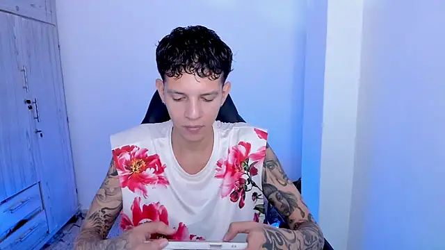 tylerrnova online show from July 6, 4:20 am