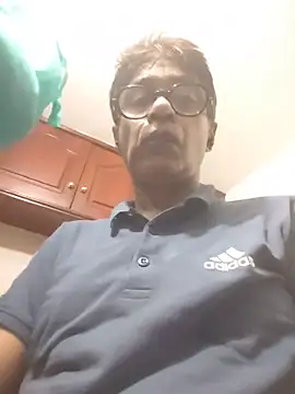 iamkahn 44 online show from June 9, 1:24 pm