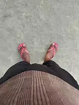 Snapshot of bigh96dik chatting on December 10, 6:11 am bigh96dik online show from December 10, 6:11 am