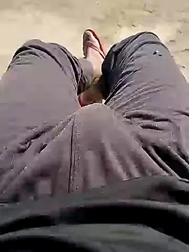 Snapshot of bigh96dik chatting on December 21, 4:09 am bigh96dik online show from December 21, 4:09 am