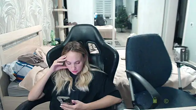 Snapshot of Sunny-Girl1 chatting on January 7, 10:49 am Sunny-Girl1 online show from January 7, 10:49 am