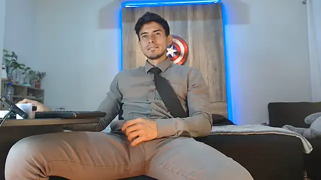 Andrew 4  online show from November 18, 4:38 am