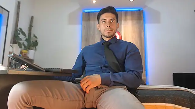 Andrew 4  online show from February 4, 1:55 am