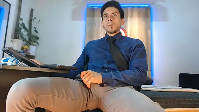 Andrew 4  online show from February 17, 1:48 am