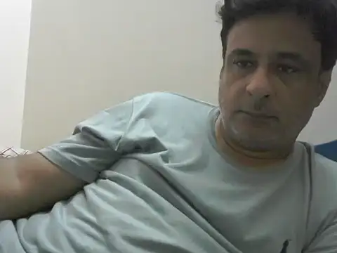 Snapshot of desipapaxxx chatting on October 4, 4:17 am desipapaxxx online show from October 4, 4:17 am