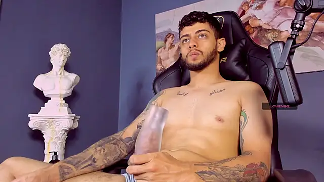 Snapshot of alessandro_duty chatting on December 5, 8:23 pm alessandro duty online show from December 5, 8:23 pm
