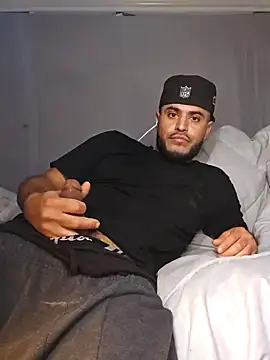 gardy8585 online show from December 17, 6:53 pm