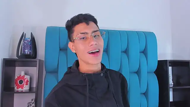 Snapshot of AlanNaughty chatting on January 8, 9:12 pm AlanNaughty online show from January 8, 9:12 pm