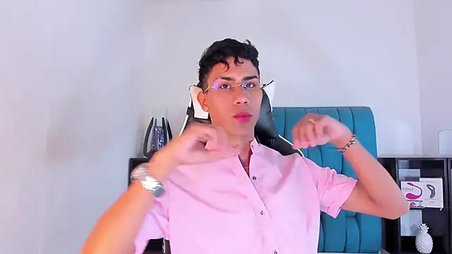 Snapshot of AlanNaughty chatting on February 14, 10:04 pm AlanNaughty online show from February 14, 10:04 pm