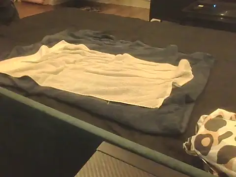 whiteboyoung online show from December 4, 4:25 pm