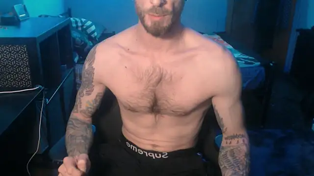 Snapshot of SexxxyLouis chatting on February 18, 5:44 pm SexxxyLouis online show from February 18, 5:44 pm
