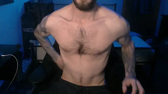 Snapshot of SexxxyLouis chatting on December 15, 11:45 am SexxxyLouis online show from December 15, 11:45 am