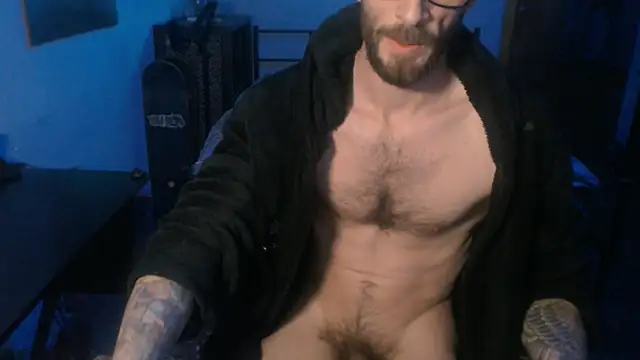 Snapshot of SexxxyLouis chatting on January 7, 8:26 am SexxxyLouis online show from January 7, 8:26 am