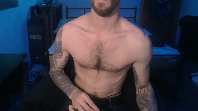 Snapshot of SexxxyLouis chatting on December 20, 8:28 am SexxxyLouis online show from December 20, 8:28 am