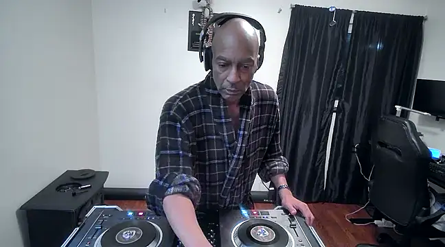 longdick4you8686 online show from January 7, 12:13 am