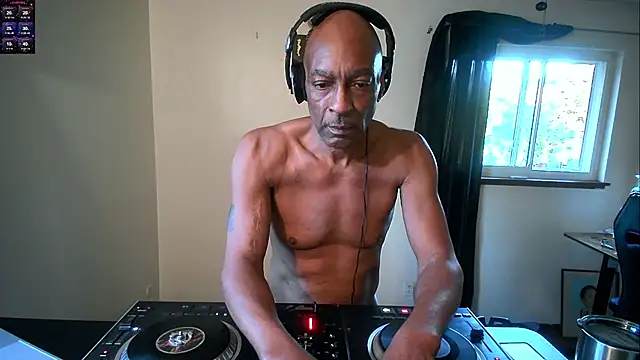 longdick4you8686 online show from September 30, 10:46 pm