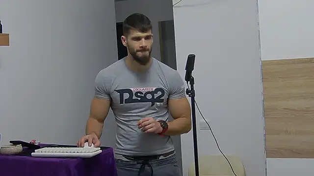 Snapshot of MauroTwin chatting on February 1, 6:19 pm MauroTwin online show from February 1, 6:19 pm