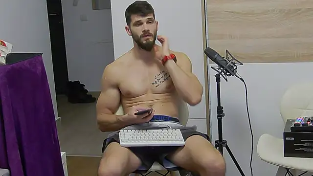Snapshot of MauroTwin chatting on February 7, 5:51 pm MauroTwin online show from February 7, 5:51 pm