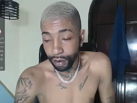 Snapshot of kilian_xx chatting on December 30, 2:08 pm kilian xx online show from December 30, 2:08 pm