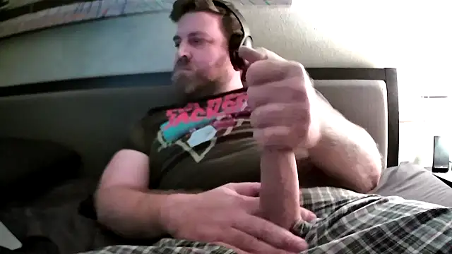 Snapshot of guy5151 chatting on October 24, 3:41 am guy5151 online show from October 24, 3:41 am