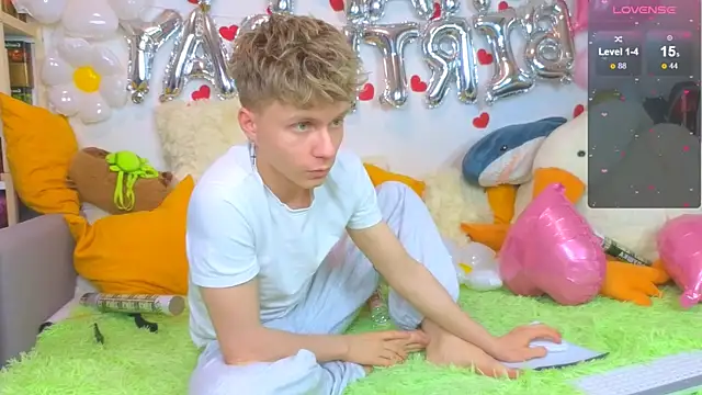 LandelRay online show from March 2, 7:09 am