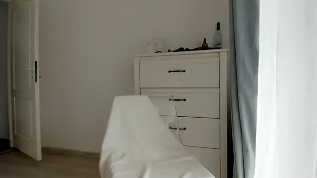 woolfiie online show from March 1, 11:10 am