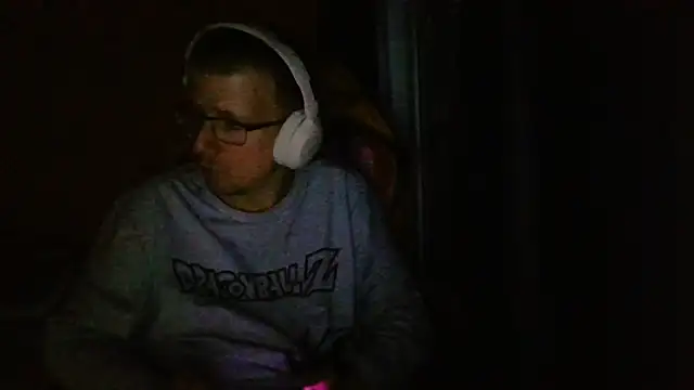 David250692 online show from April 5, 1:40 pm