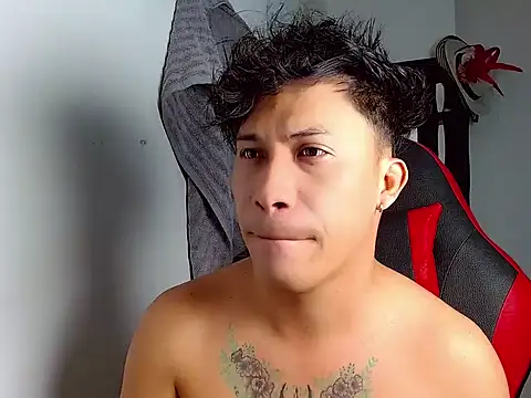 boyhot23x online show from May 14, 7:17 am