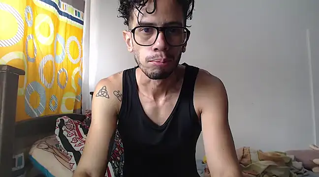 Snapshot of alisterxxx chatting on February 11, 2:24 pm alisterxxx online show from February 11, 2:24 pm