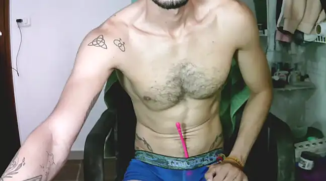 Snapshot of alisterxxx chatting on December 20, 12:38 pm alisterxxx online show from December 20, 12:38 pm