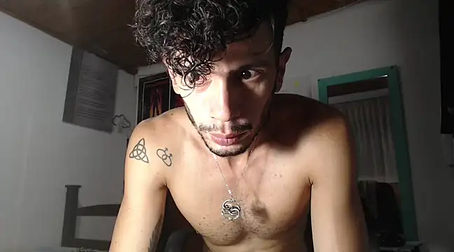 Snapshot of alisterxxx chatting on February 18, 11:19 pm alisterxxx online show from February 18, 11:19 pm