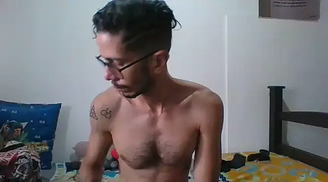 Snapshot of alisterxxx chatting on December 26, 12:49 pm alisterxxx online show from December 26, 12:49 pm