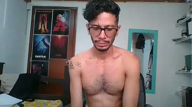Snapshot of alisterxxx chatting on December 24, 12:11 pm alisterxxx online show from December 24, 12:11 pm