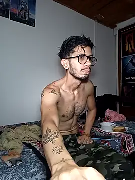 Snapshot of alisterxxx chatting on December 7, 11:40 am alisterxxx online show from December 7, 11:40 am