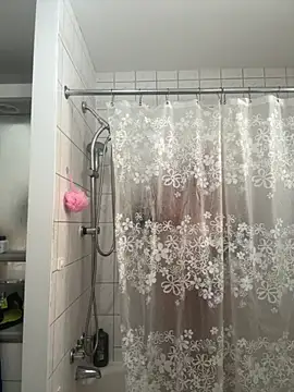 Snapshot of cockymarkus chatting on October 1, 4:11 pm cockymarkus online show from October 1, 4:11 pm