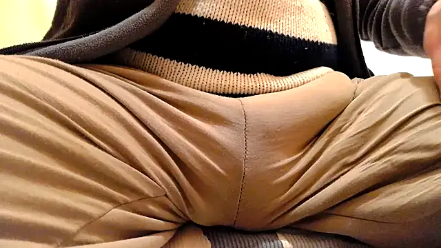 Snapshot of gae89tano chatting on March 5, 6:23 pm gae89tano online show from March 5, 6:23 pm